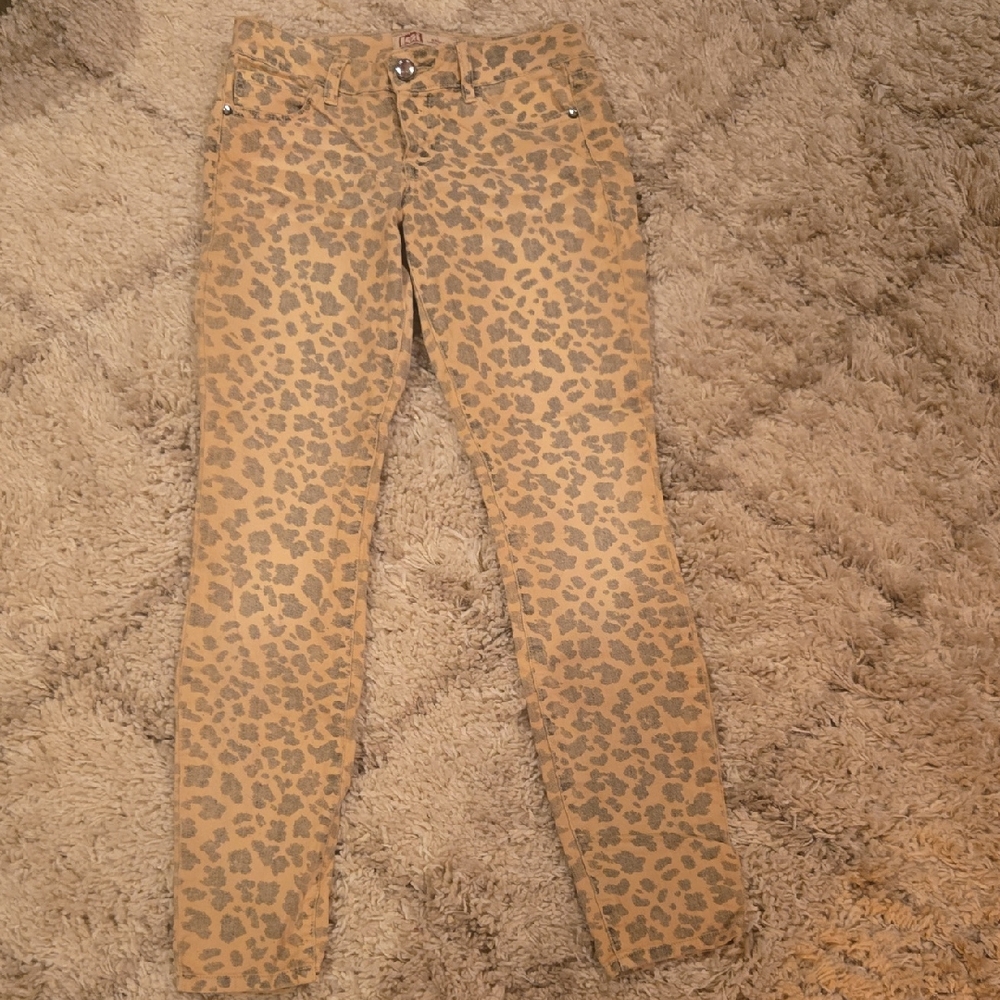 lei Ashley Lowrise Skinny Jeans in Tan and Gray Leopard